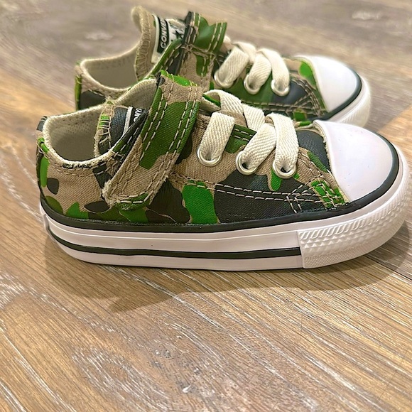 LIKE NEW Toddler Converse Chuck Taylor All Star 1V Ox- Camo Size 4 - Picture 1 of 8